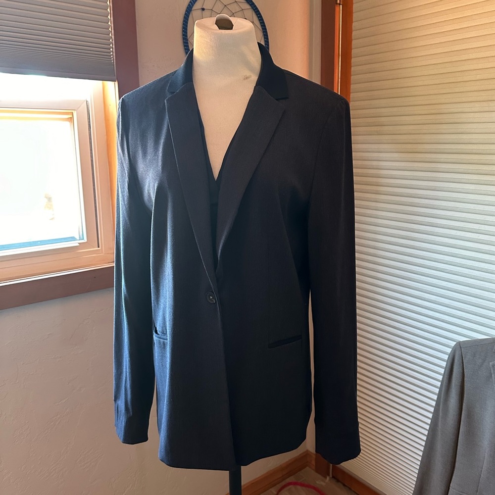 Tahari Size 14, Midnight Blue Blazer, Like New!